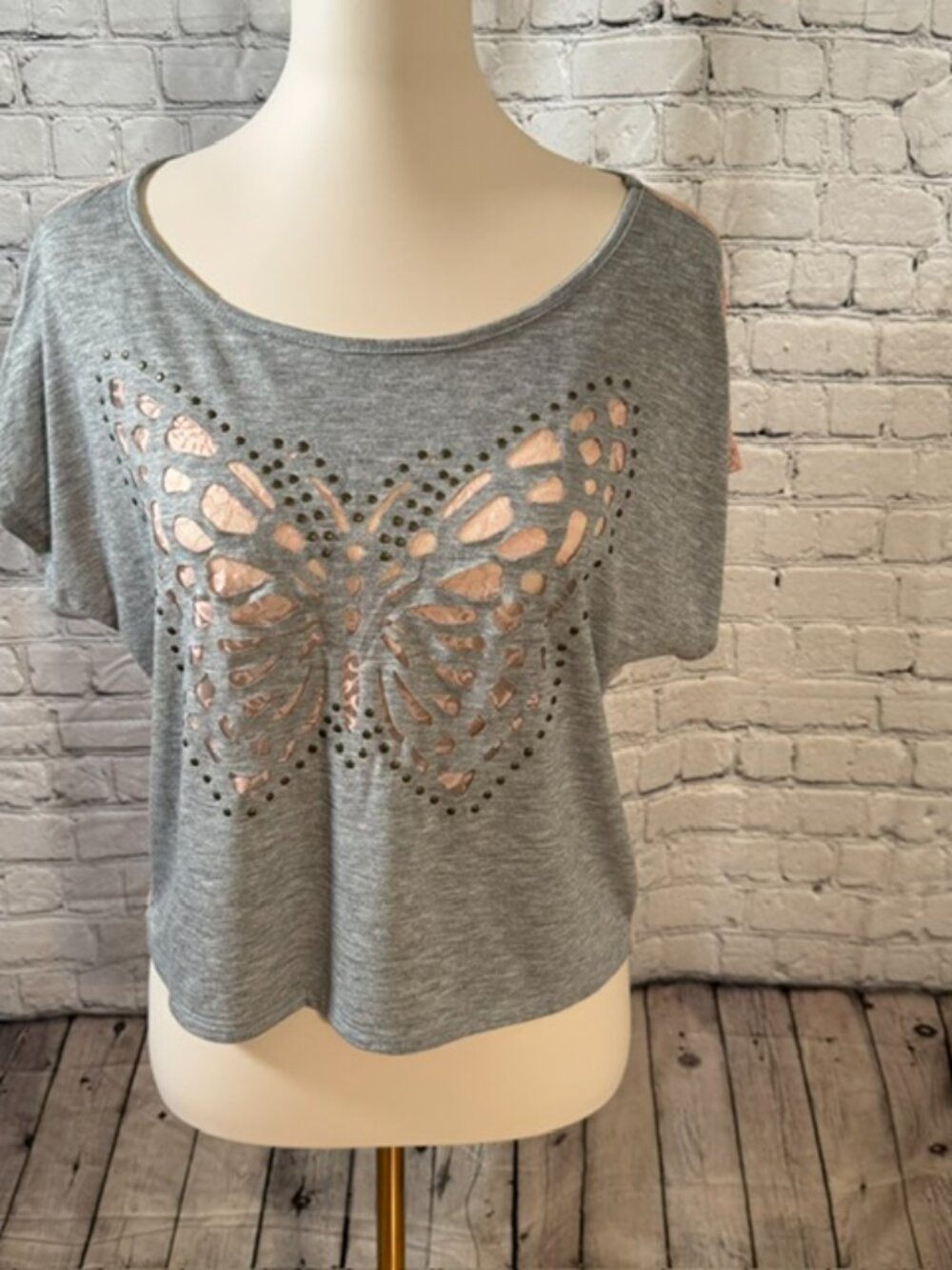 Almost Famous Gray Pink Lace Butterfly Top NWOT Small